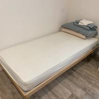 Letto singolo con 2 guanciali