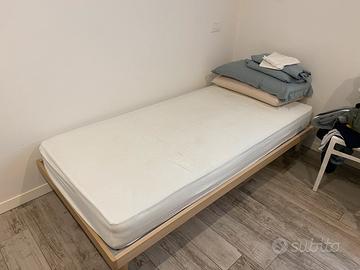 Letto singolo con 2 guanciali