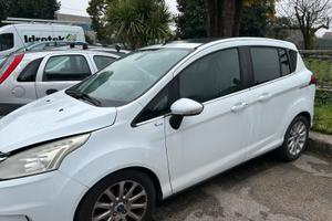Ford b max incidentata