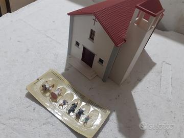 chiesetta con personaggi modellismo ferroviario h0