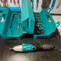 Avvitatore MAKITA con custodia e bits