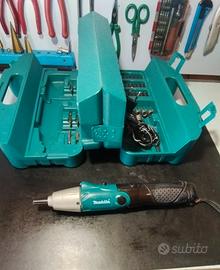 Avvitatore MAKITA con custodia e bits