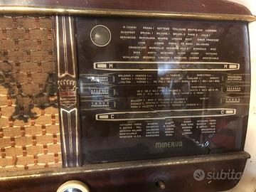 Radio a valvole minerva