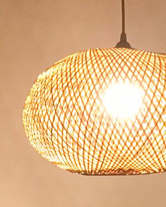 Lampadario in bambù intrecciato