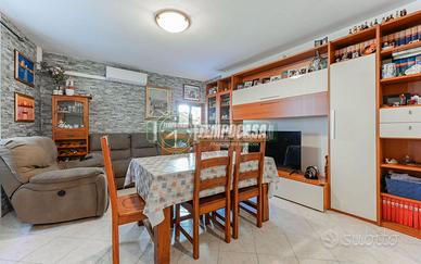 TRE LOCALI SU DUE LIVELLI IN CENTRO!