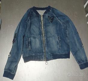 Bomber in denim con ricami floreali e perline
