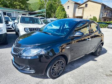 Lancia Ypsilon 1.0 FireFly 5 porte S&S Hybrid Silv