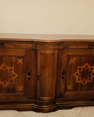 Credenza arte povera con intarsi
