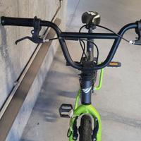 Bicicletta BMX Boost freestyle
