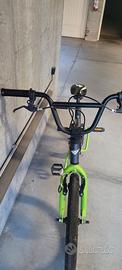Bicicletta BMX Boost freestyle