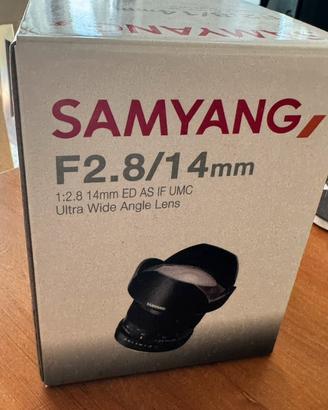 Samyang f2.8 attacco nikon grandangolo