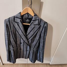 Tailleur con pantaloni 