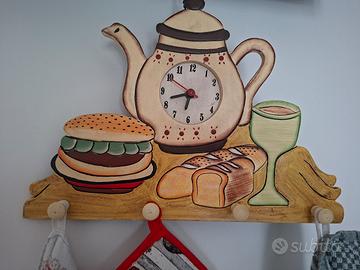 orologio da parete  con appendini strofinacci 