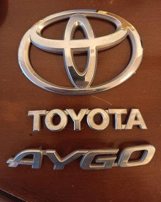 Scritta+Logo baule portellone Toyota Aygo