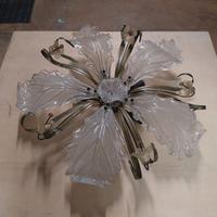 Antico lampadario in ferro battuto