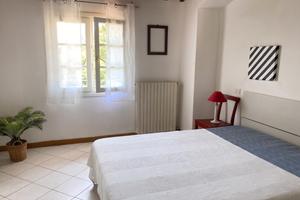 3/4 POSTI LETTO E PARCHEGGIO PRIVATO CON CANCELLO