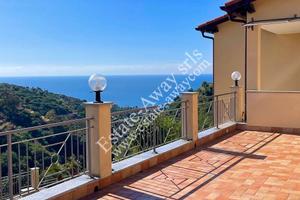 Villa di 210 m² con più di 5 locali a Bordighera