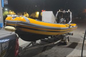 gommone con motore e carrello joker boat 580