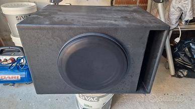 Subwoofer Hertz da 12 pollici in cassa reflex