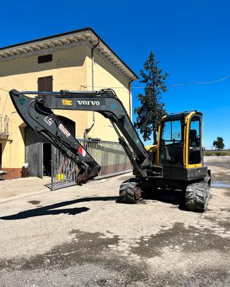 escavatore volvo ecr88