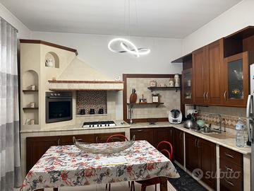 cucina in muratura ( prezzo trattabile)