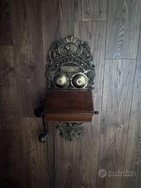 Telefono vintage da parete in legno e ottone