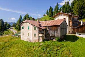 Edificio storico da ristrutturare a Muncion