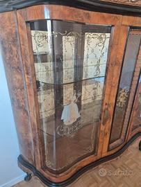 Elegante credenza in stile Chippendale