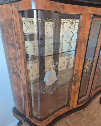 Elegante credenza in stile Chippendale