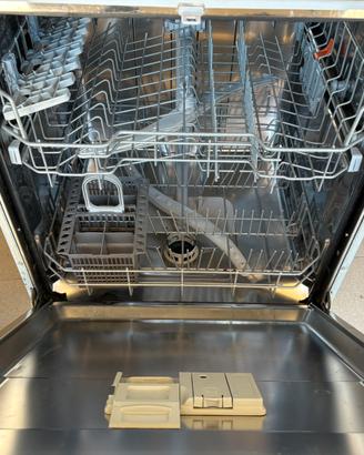 Lavastoviglie incasso Ariston Hotpoint