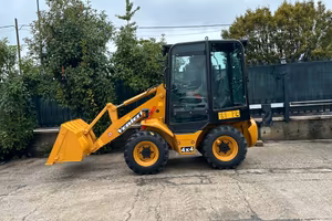 P132 Mini pala cabinata - terna 4x4x4 targata