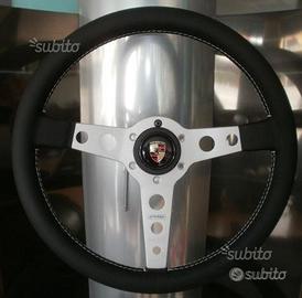 Volante MOMO PROTOTIPO con logo Porsche nuovo