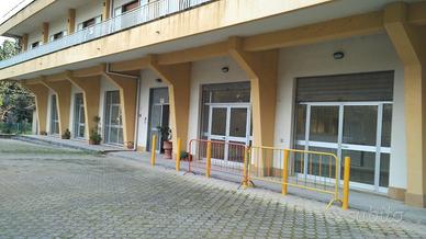 Caltagirone locali commerciali