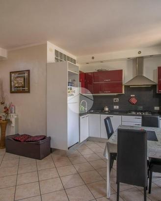 VILLA A SCHIERA A TARANO