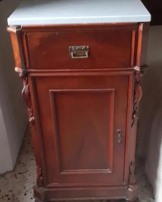 2 comodini antichi con marmo di Carrara