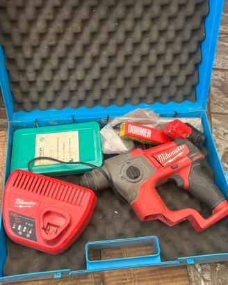 Tassellatore Milwaukee M12 CH