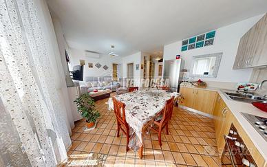Tre locali con box e lavanderia
