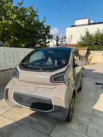 Yoyo Xev elettrica mini car