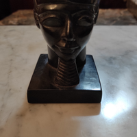 Ferma carte in pietra nera egiziana di Akhenaton