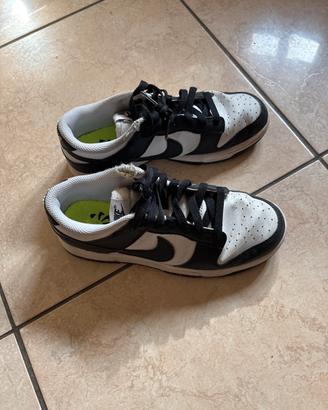 Nike Dunk Low in colorazione "Panda”