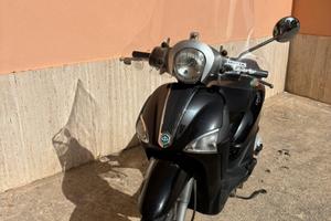 Scooter Piaggio Liberty 50 4T nero 17.000 km 2010