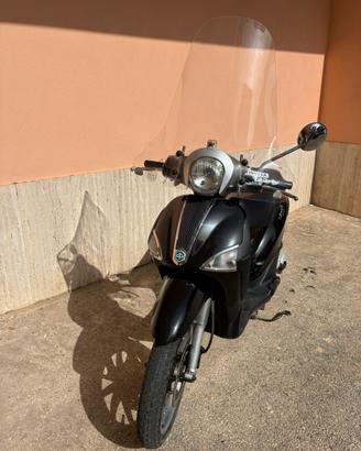 Scooter Piaggio Liberty 50 4T nero 17.000 km 2010