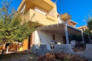 ROMETTA villa angolare a 100 m dal mare