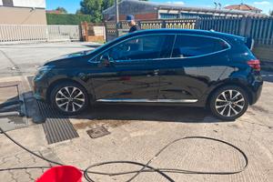 clio full Hybrid perfetta cambio e  motore  nuovi