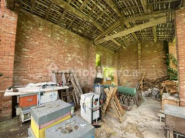 Albinea n° due fabricati da ristrutturare