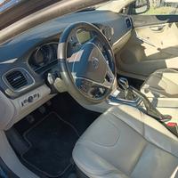 Volvo v 40 d2 cross country 2016 km170000  €1