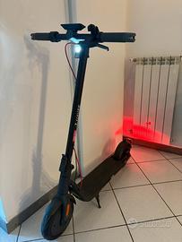 Monopattino elettrico Navee V50i Pro