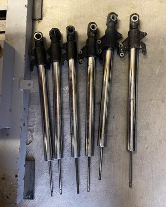 Particolari di forcelle Aprilia 125