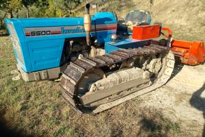 trattore agricolo  cingolato compreso accessori