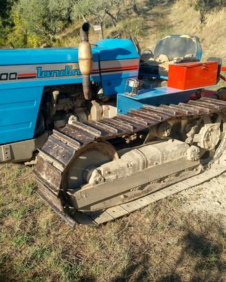 trattore agricolo  cingolato compreso accessori
